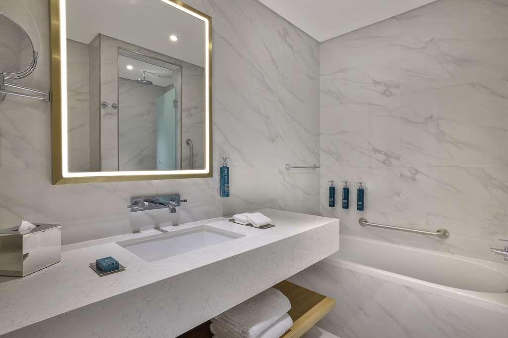 Hilton Garden Inn Dubai Business Bay Rum bild