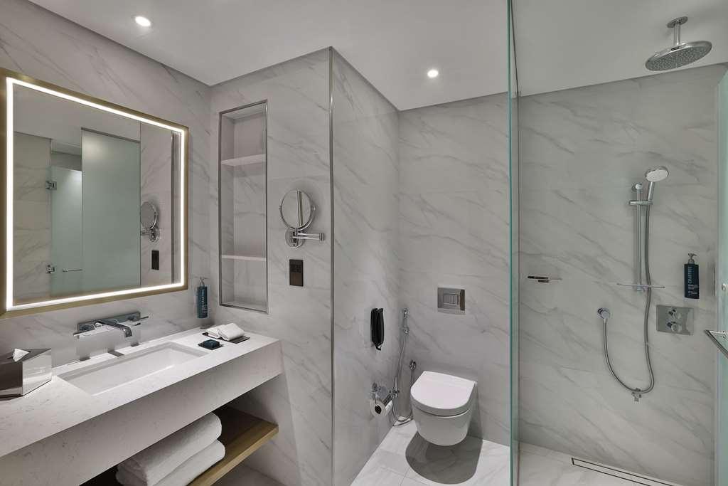 Hilton Garden Inn Dubai Business Bay Rum bild