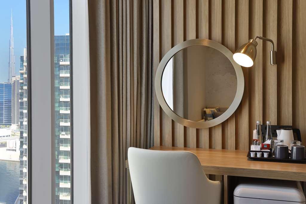Hilton Garden Inn Dubai Business Bay Rum bild