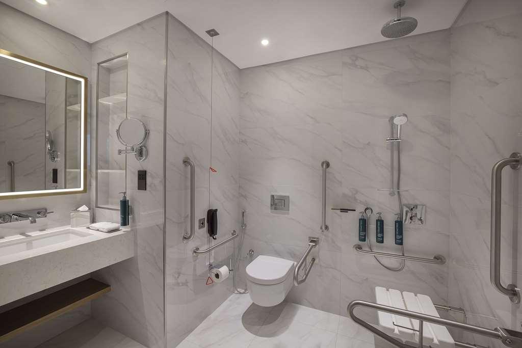 Hilton Garden Inn Dubai Business Bay Rum bild